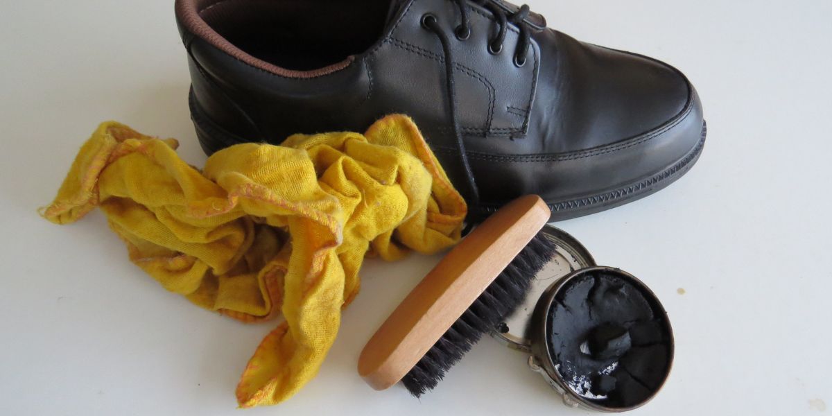 Πώς καθαρίζω λεκέδες από λάδι σε παπούτσια