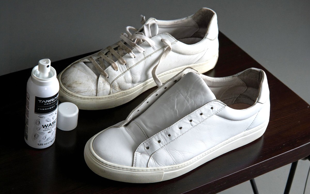καθαρισμός παπουτσιών από μέσα με καθαριστικό Tarrago WASC